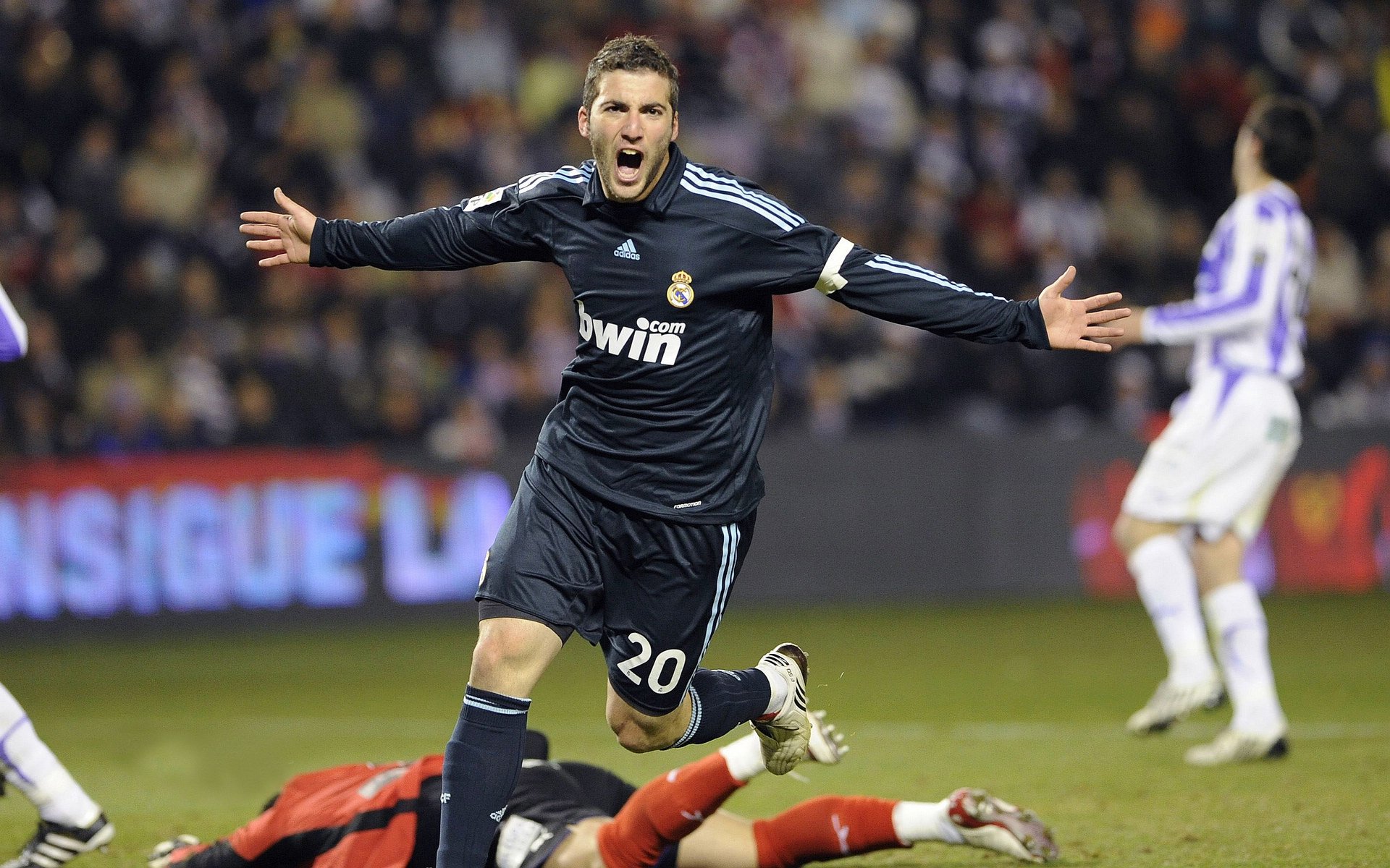 骑士巅峰对决胜出独行侠，乔治扛起全队