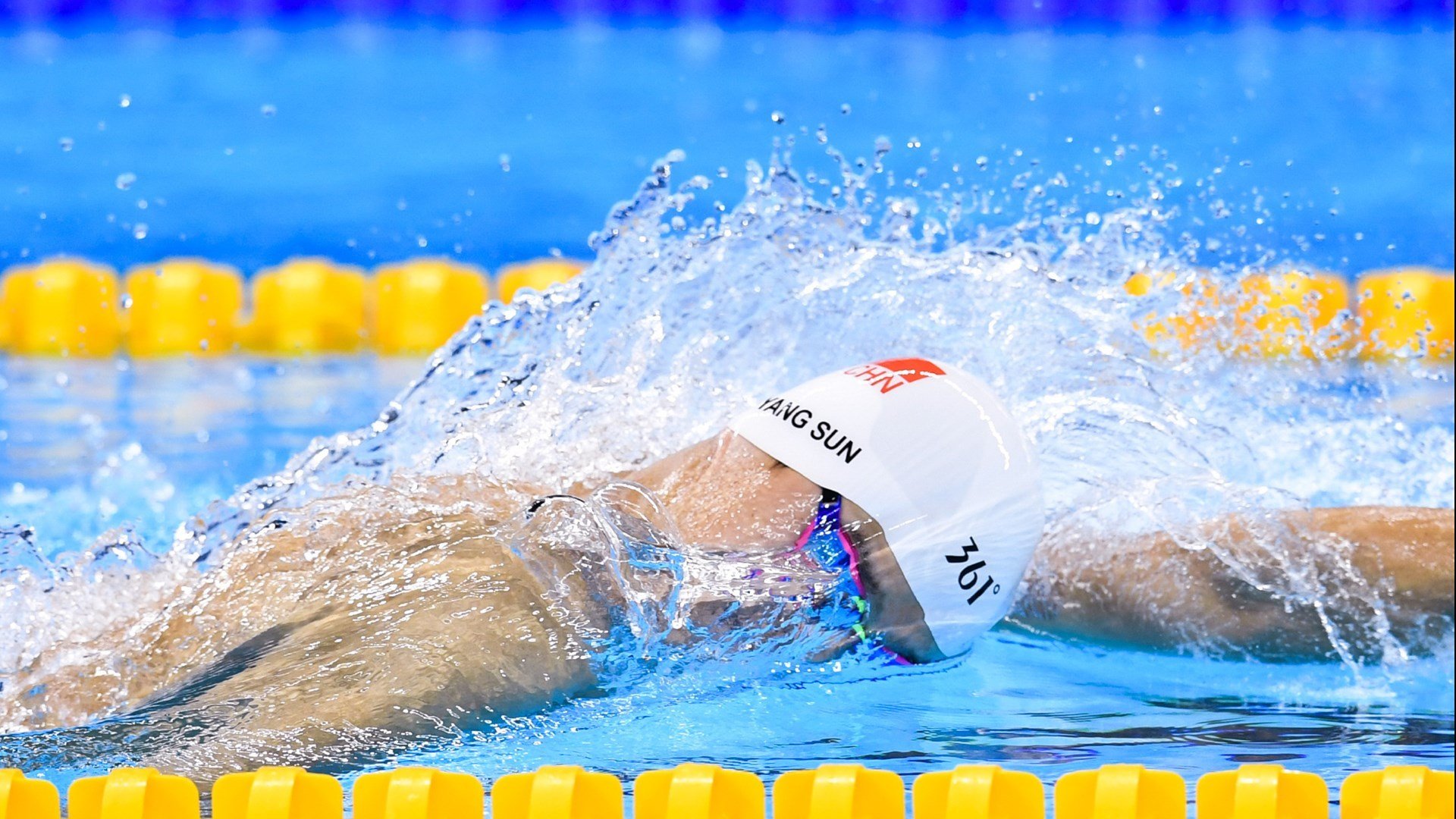 佩雷兹刷新纪录之夜，威廉姆斯史诗逆转迈凯伦