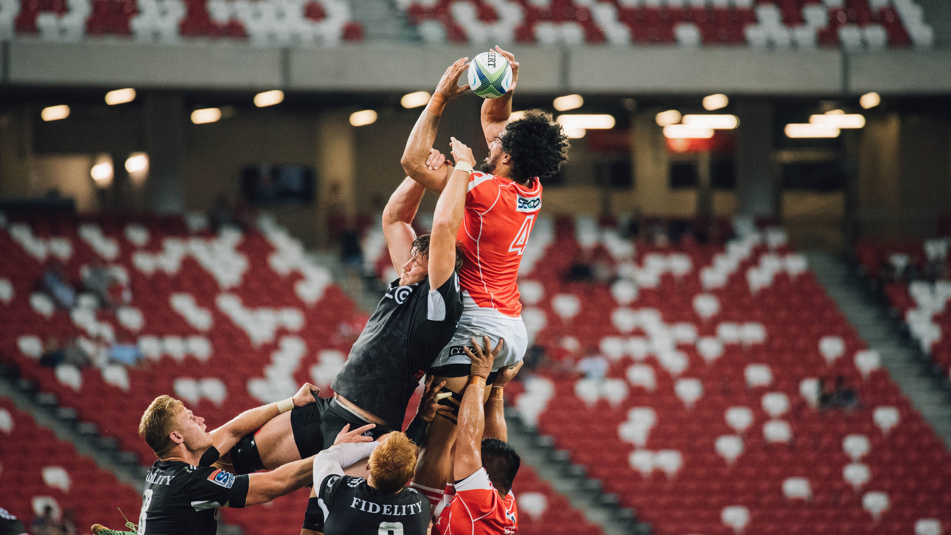 赛道上的智慧博弈，诺里斯关键决策助迈凯伦轻取阿斯顿马丁